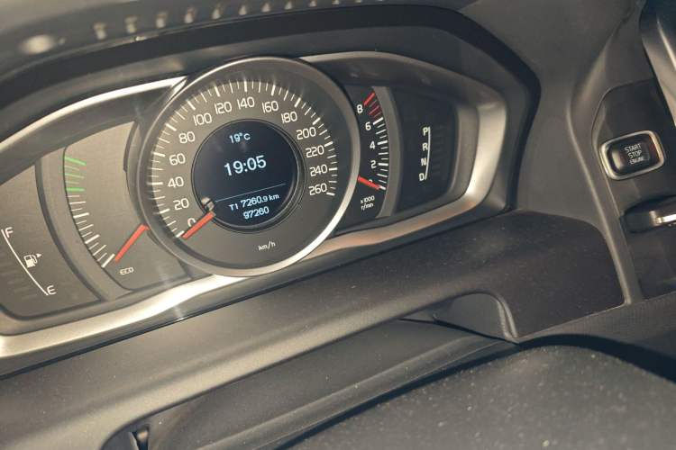 Used Volvo XC60 2017 T5 Smart Upgrade Edition Odometer Close Up