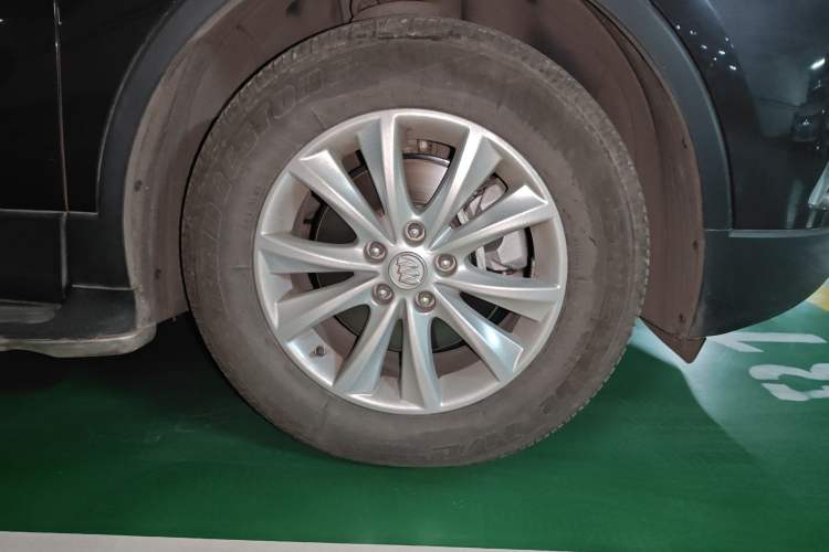 Used Buick Envision 2017 28T Four-Wheel Drive Elite Model Right Front Wheel Hub