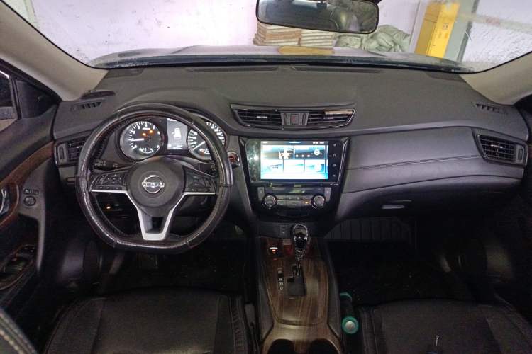 Used Nissan X-Trail 2019 2.0L CVT Smart Connect Comfort Edition 2WD Center Console