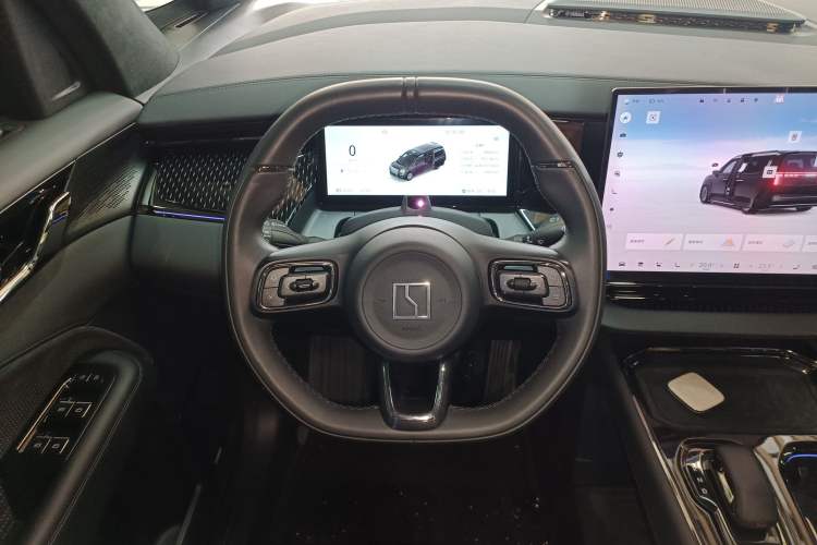 Used Zeekr 009 2024 7-Seater Aisle Version 108 kWh Steering Wheel