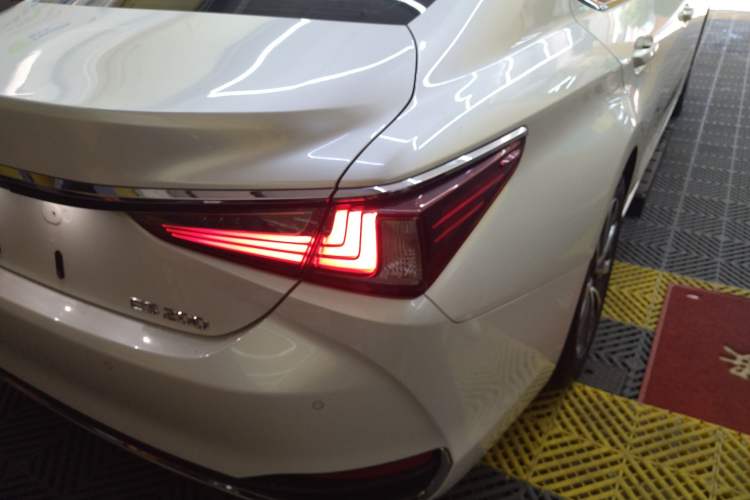 Used Lexus ES 2021 200 Excellence Edition