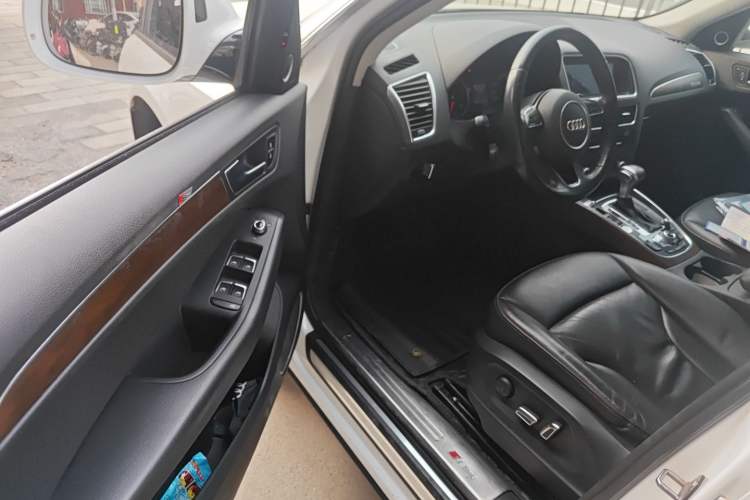 Used Audi Q5 2017 40 TFSI Comfort Model Driver Seat