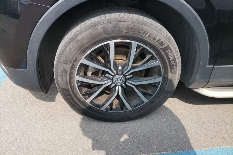 Used Volkswagen Tiguan L 2017 330TSI Automatic Two-Wheel Drive Luxury Edition Exterior 4