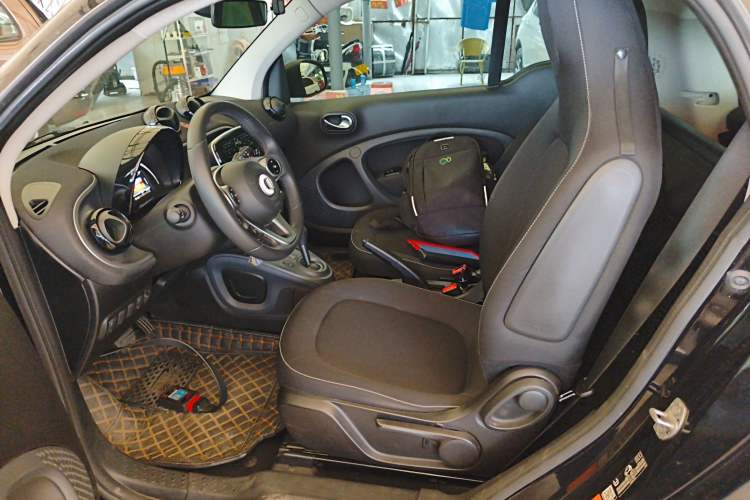 Used smart fortwo 2015 1.0L 52 kW Hardtop Passion Edition Left Front Seat