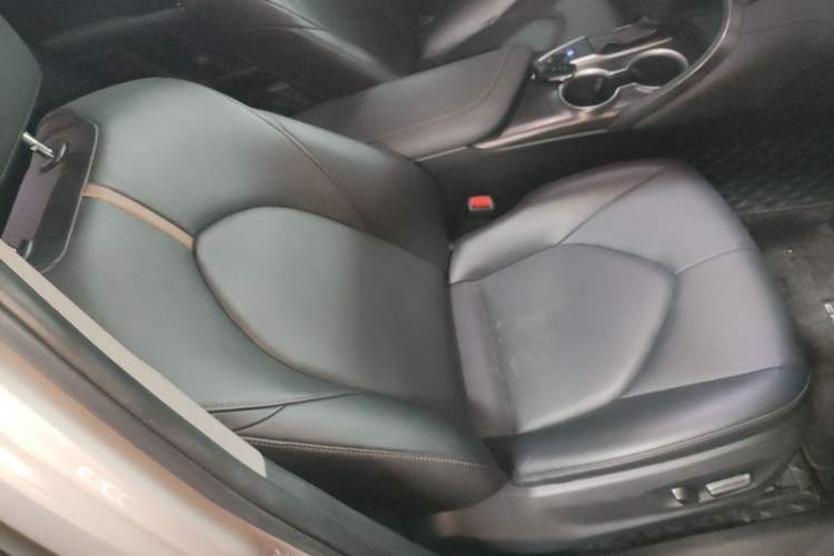 Used Toyota Camry 2021 2.0G Luxury Edition
