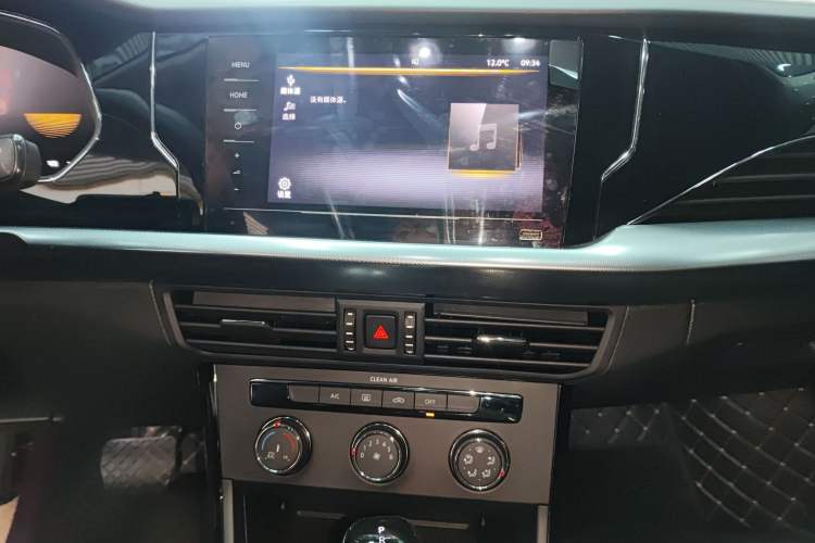 Used Volkswagen Passat 2024 280TSI Business Edition Audio And AC Panel