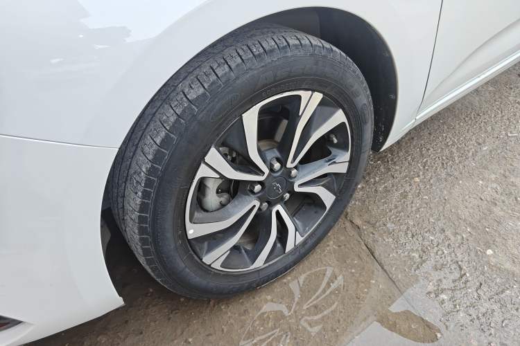 Used Chevrolet Monza 2019 RS 330T Automatic Comfort Edition China VI Standard Left Front Wheel Hub