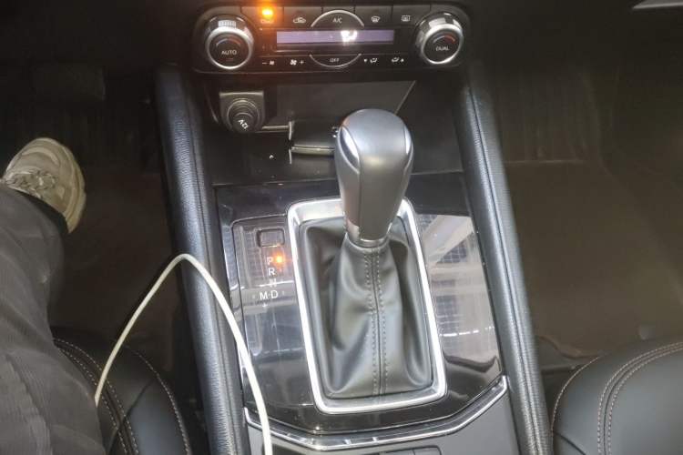 Used Mazda CX-5 2024 2.0L Automatic Two-Wheel Drive ZhiShang Version Gear Lever