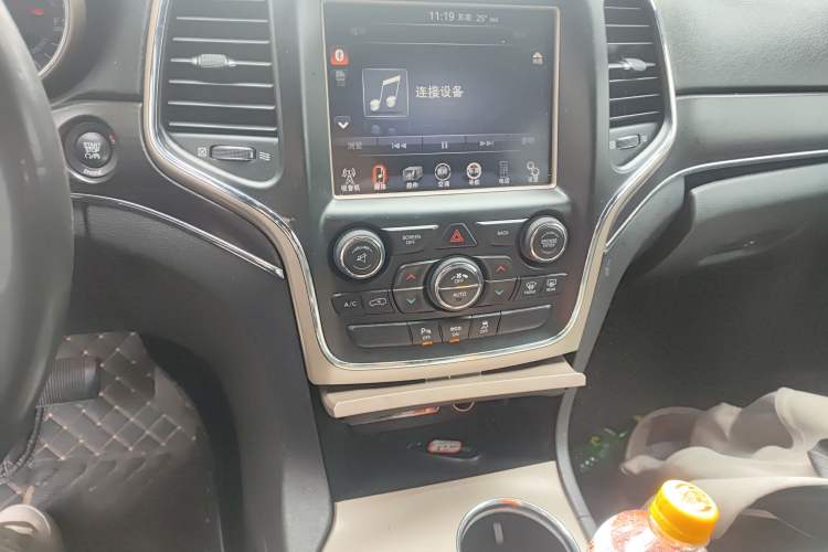 Used Jeep Grand Cherokee 2014 3.0TD Diesel Comfort Navigation Version Audio And AC Panel