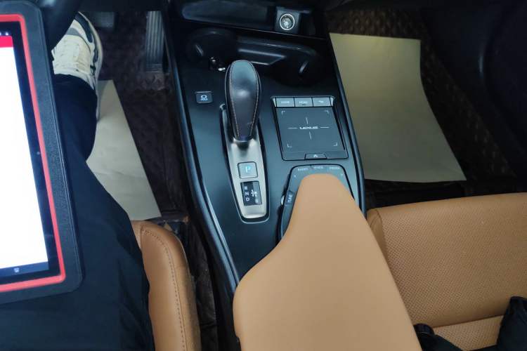 Used Lexus UX New Energy 2020 300e Pure·Joy Edition Gear Lever