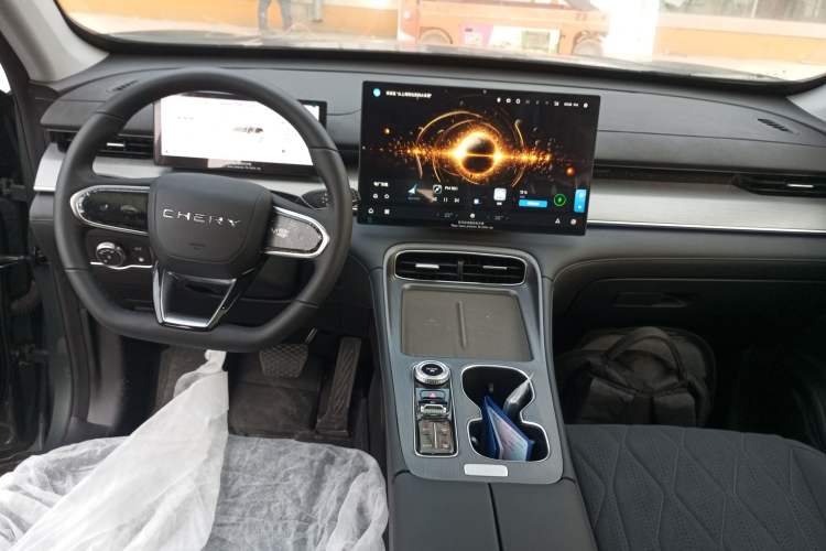 Used Chery Tiggo 8 PLUS C-DM 2025 1.5T 116 km Luxury Version 5 Seats
