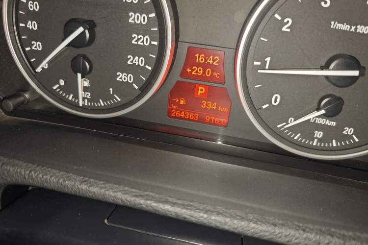 Used BMW X5 2011 xDrive35i Leading Model Odometer Close Up