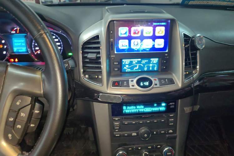 Used Chevrolet Captiva 2017 2.4L 4x4 Flagship Edition 7-Seater Audio And AC Panel