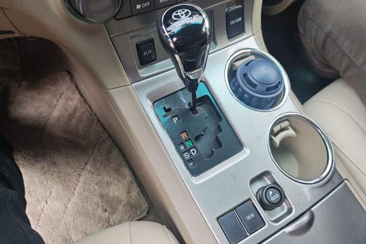 Used Toyota Highlander 2012 2.7L Two-Wheel Drive 7-Seater Luxury Edition