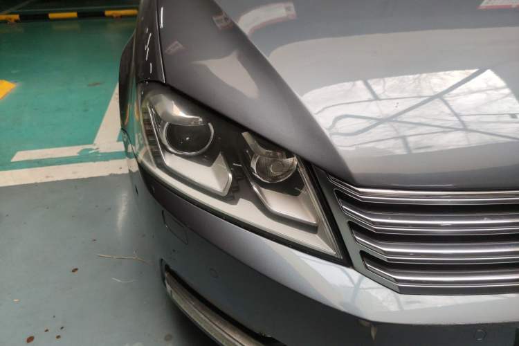 Used Volkswagen Magotan 2012 1.8TSI Prestige Model Right Front Headlight