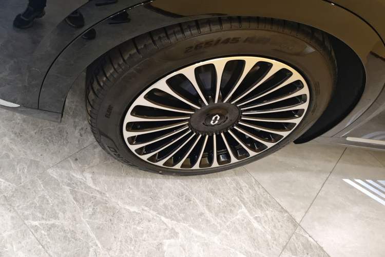 Used Hima AITO M9 2025 Extended-Range Ultra Version 52 kWh 6-Seater Left Front Wheel Hub