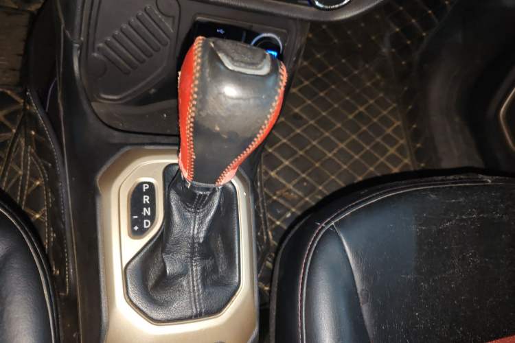 Used Jeep Renegade 2017 180T Automatic Kinetic Edition+ Gear Lever