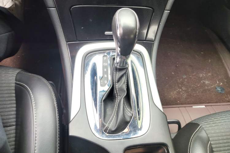Used Buick Regal 2015 1.6T Leading Technology Model Gear Lever