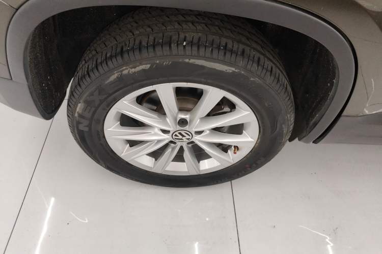 Used Volkswagen Tiguan 2016 280TSI Automatic Two-Wheel-Drive Silk Road Style Edition Right Rear Wheel Hub