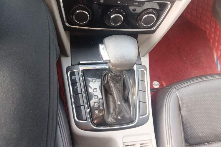Used Skoda Superb 2009 1.8 TSI Automatic Zhiya Edition Gear Lever