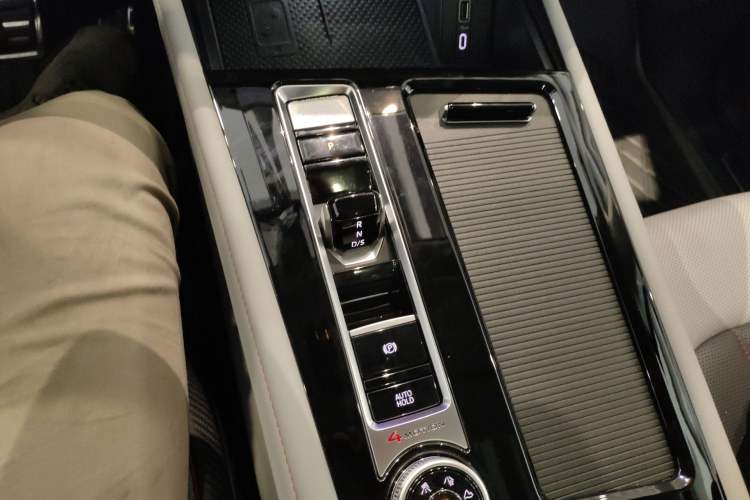 Used Volkswagen Teramont X 2024 380TSI Four-Wheel Drive Longxiang Edition Gear Lever