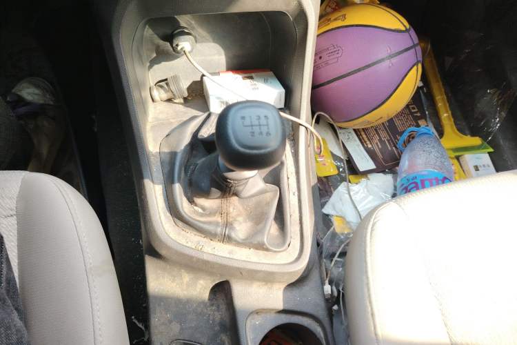 Used Wuling Hongguang V 2022 1.5L Jingqu Edition Enclosed-Window Vehicle with Hydraulic Power Steering LAR
