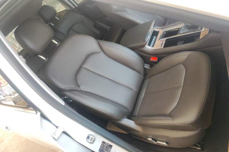 Used Roewe RX8 2018 30T Smart Connectivity Two-Wheel Drive Flagship Edition