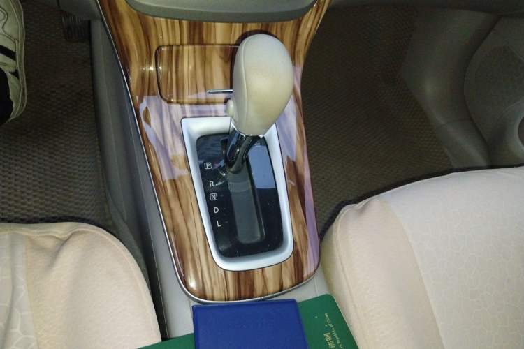 Used Nissan Sylphy 2014 1.6XV CVT Deluxe Edition Gear Lever