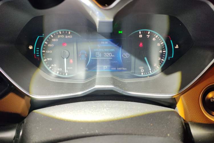 Used Soueast DX7 2015 1.5T Automatic Elite Model Odometer Close Up