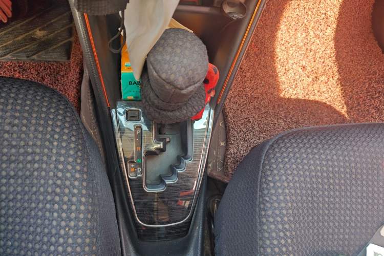 Used Toyota YARiS L Zhi Xuan 2017 1.5E CVT Enhanced Performance Edition Gear Lever