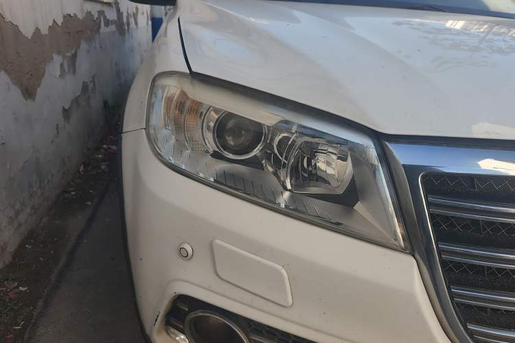 Used Haval H6 2014 Sport Version 1.5T Manual Two-Wheel Drive Elite Edition Right Front Headlight