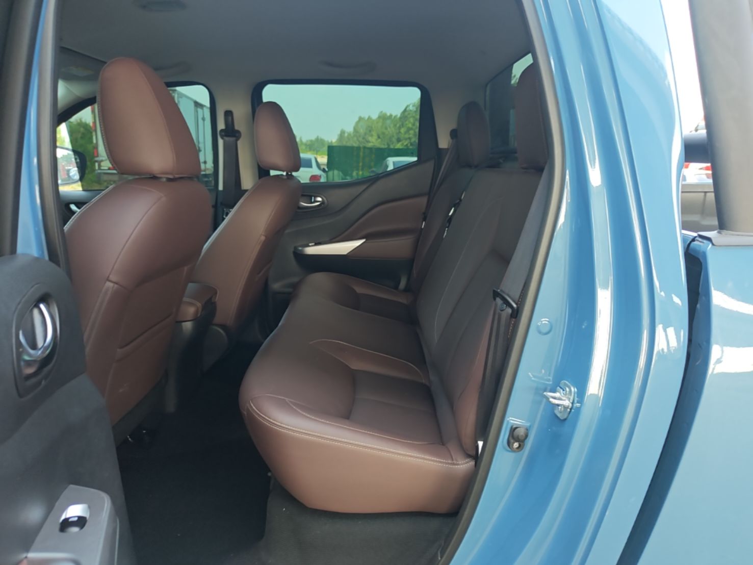 Dongfeng Ruichi 6 Pro 2025 Model 2.3T Automatic 2x2 Diesel Luxury Edition Flatbed Long Cargo Box — снимка 20