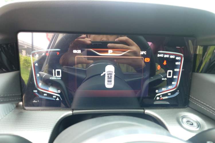 Used Hongqi H5 2023 1.5T DCT Smart Connect Flagship Edition Instrument Cluster