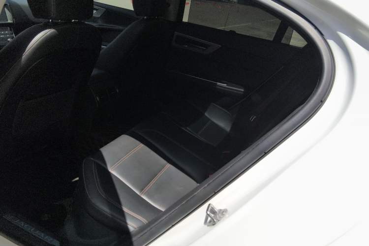 Used Jaguar XEL 2019 2.0T 250 PS Premium Edition Left Rear Seat