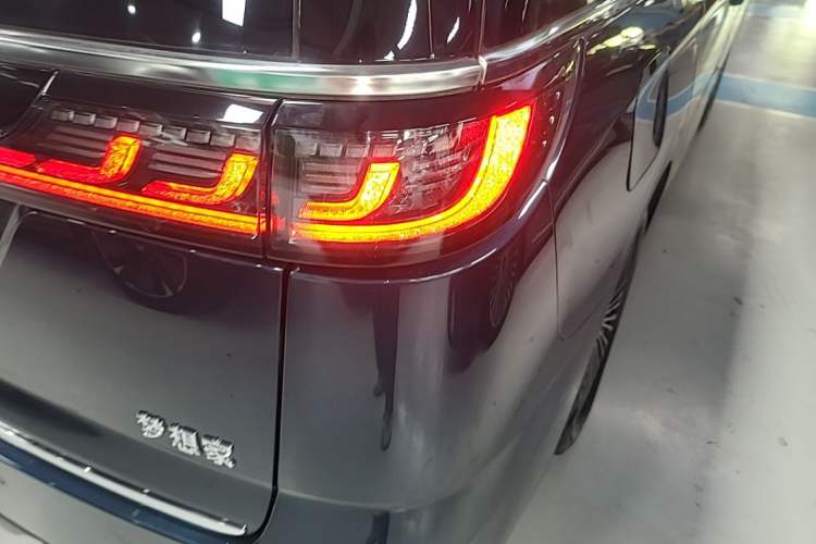 Used VOYAH Dream 2025 PHEV Four-Wheel-Drive Flagship Kunpeng Edition