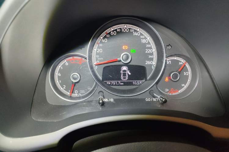 Used Volkswagen Beetle 2017 180TSI Emerald Classic Edition Instrument Cluster