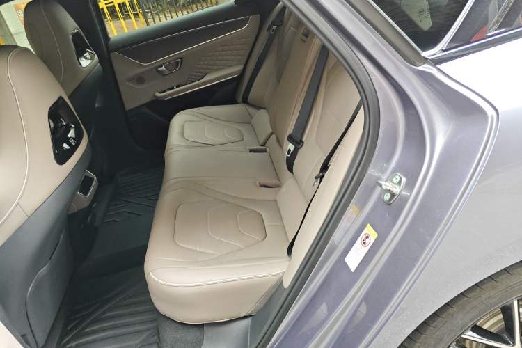 Used BYD Han 2024 EV Glory Edition 610 km All-Wheel Drive "Tian Shen Zhi Jia" Intelligent Driving Model
