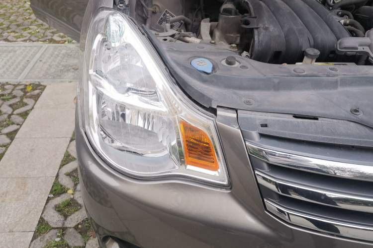 Used Nissan Sylphy 2012 Classic 1.6XE Automatic Comfort Edition Right Front Headlight