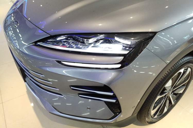 Used BYD Song PLUS New Energy 2025 DM-i Smart Drive 112KM Prestige Model Left Front Headlight