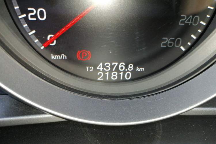 Used Volvo V40 2017 T3 Zhiya Edition Odometer Close Up