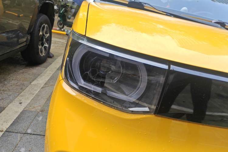 Used Wuling Hongguang MINIEV 2021 Macaron Fashion Model Lithium Iron Phosphate Right Front Headlight