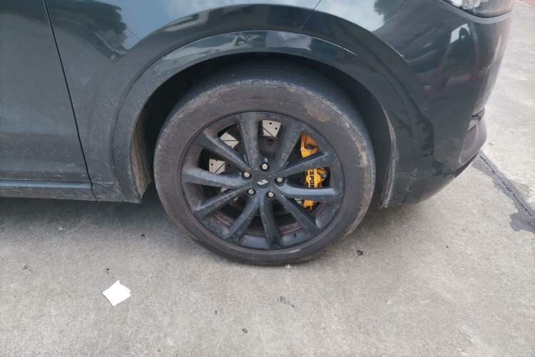 Used Li Auto ONE 2021 Extended-Range 6-Seater Version Right Front Wheel Hub