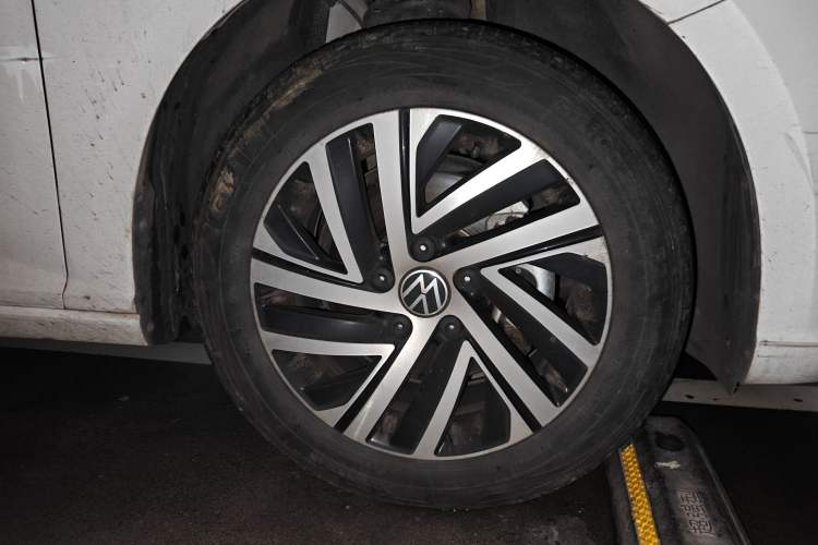 Used Volkswagen Lavida 2023 280TSI DSG Starry Sky Deluxe Edition Right Front Wheel Hub
