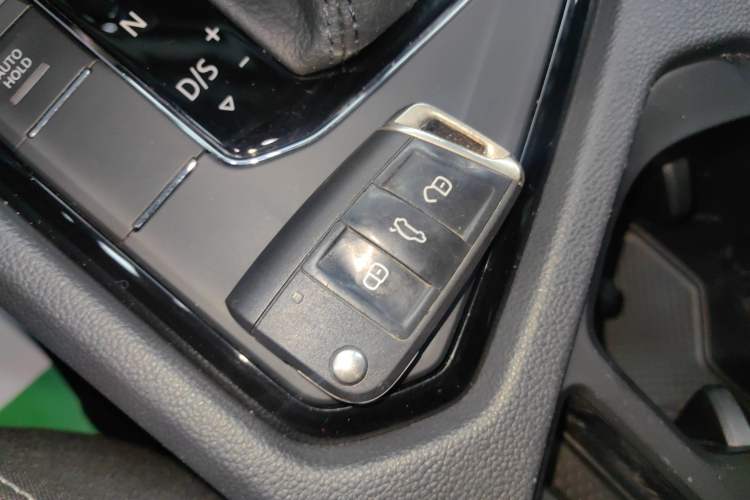 Used Volkswagen Tiguan L 2019 330TSI Automatic Two-Wheel Drive Smart Luxury Version China V Emission Standard