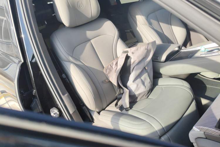 Used Denza N9 2025 Flagship Model
