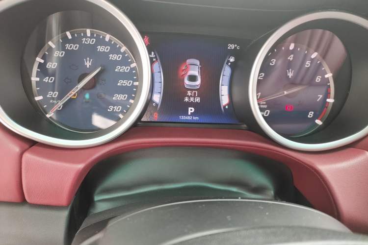 Used Maserati Ghibli 2014 3.0T Standard Edition Odometer Close Up