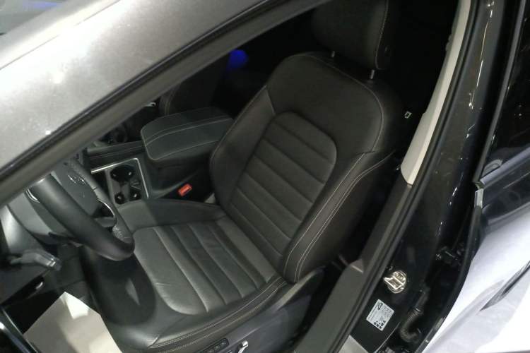 Used Volkswagen Talagon 2022 380TSI All-Wheel-Drive Luxury Prestige Pro 7-Seater Left Front Seat