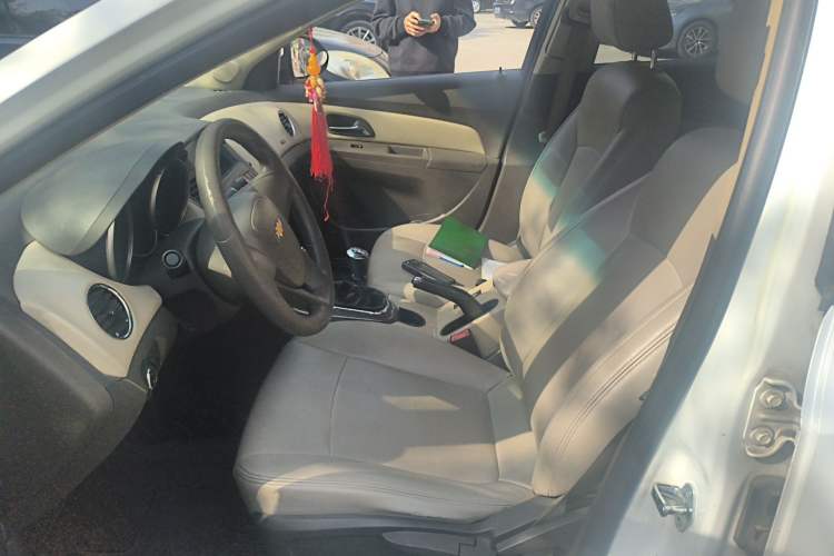 Used Chevrolet Cruze 2015 1.5L Classic SE MT Left Front Seat