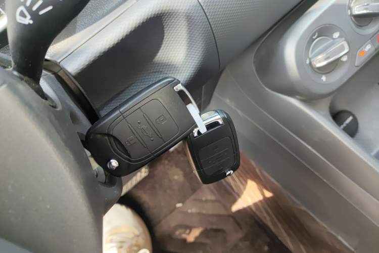 Used Wuling Hongguang New Energy 2025 Extended-Range Hybrid 50KM Comfort Version Vehicle Key