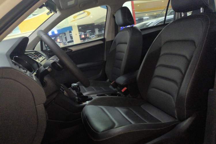 Used Volkswagen Tiguan L 2020 330TSI Automatic Two-Wheel Drive Panoramic Comfort Edition China VI Standard Left Front Seat